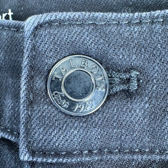 Talbots Flawless Girlfriend Cuffed Jean Shorts Womens Size 6 Black Denim 8.5 Ins - Picture 3 of 10